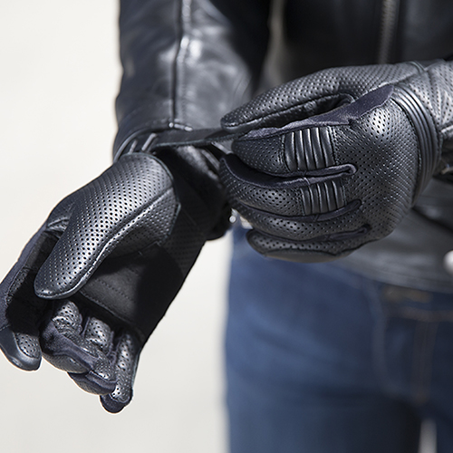 La norme européenne EN 13594:2015 vous assure que les gants moto